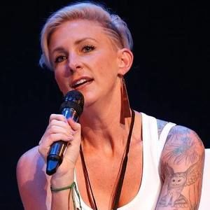 Meet your Posher, Jenelle